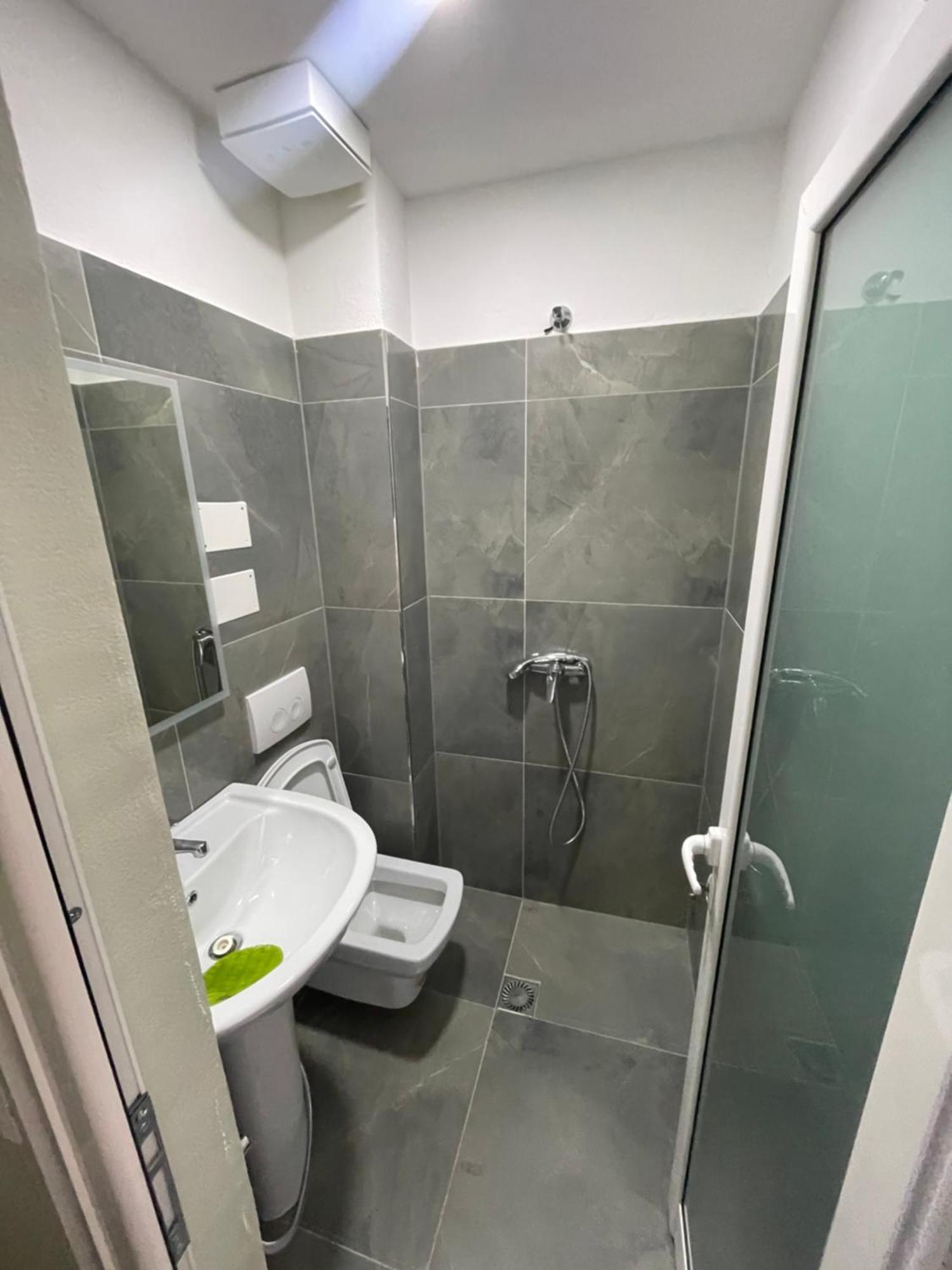 Lura Hotel Fushe-Lure Ngoại thất bức ảnh