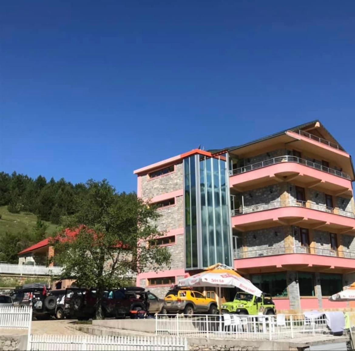Lura Hotel Fushe-Lure Ngoại thất bức ảnh