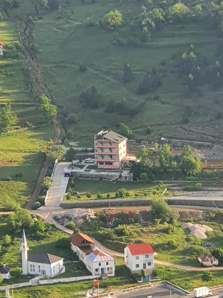 Lura Hotel Fushe-Lure Ngoại thất bức ảnh