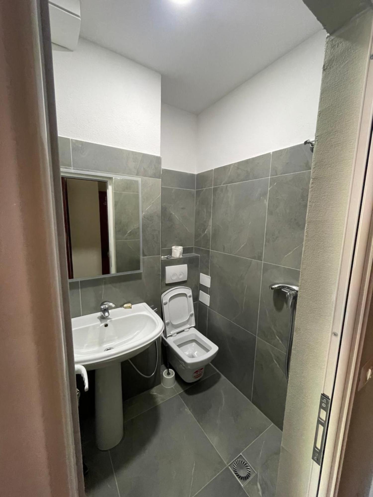 Lura Hotel Fushe-Lure Ngoại thất bức ảnh