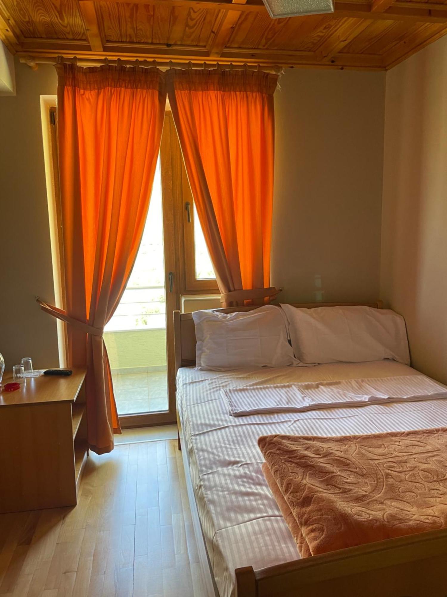 Lura Hotel Fushe-Lure Ngoại thất bức ảnh