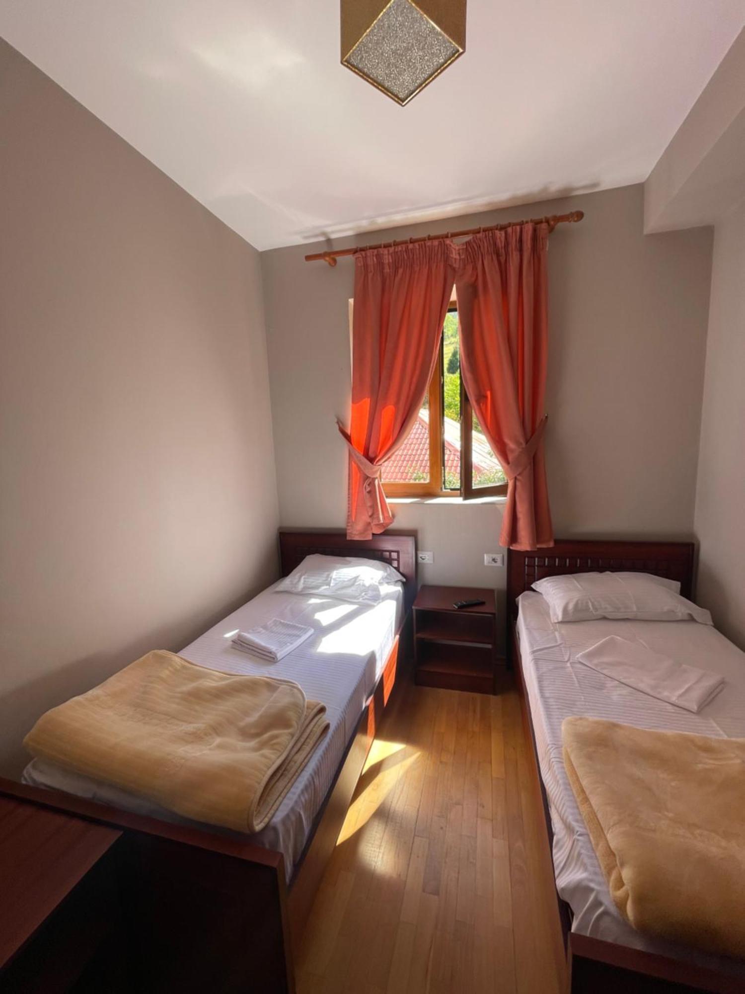 Lura Hotel Fushe-Lure Ngoại thất bức ảnh