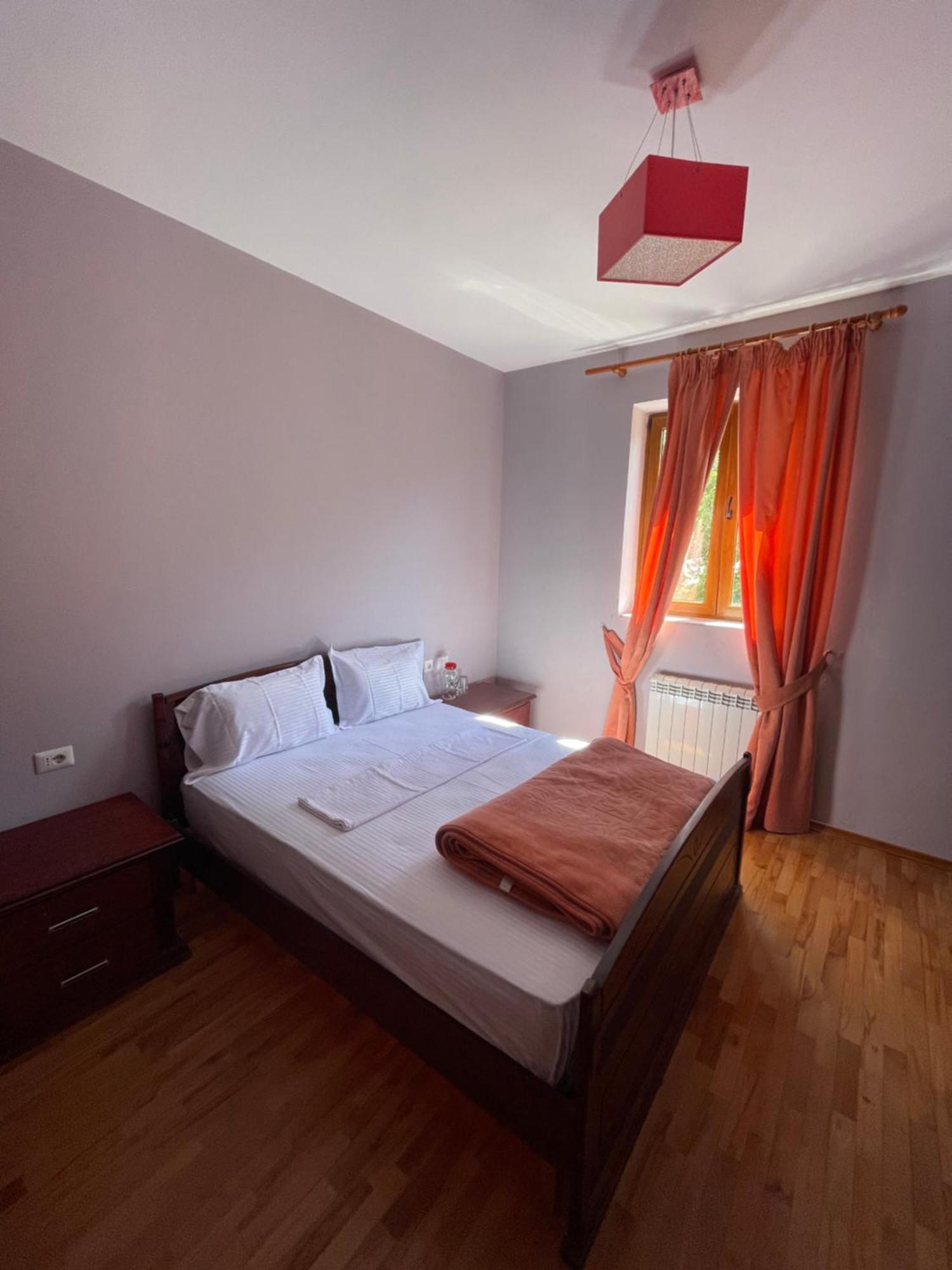 Lura Hotel Fushe-Lure Ngoại thất bức ảnh