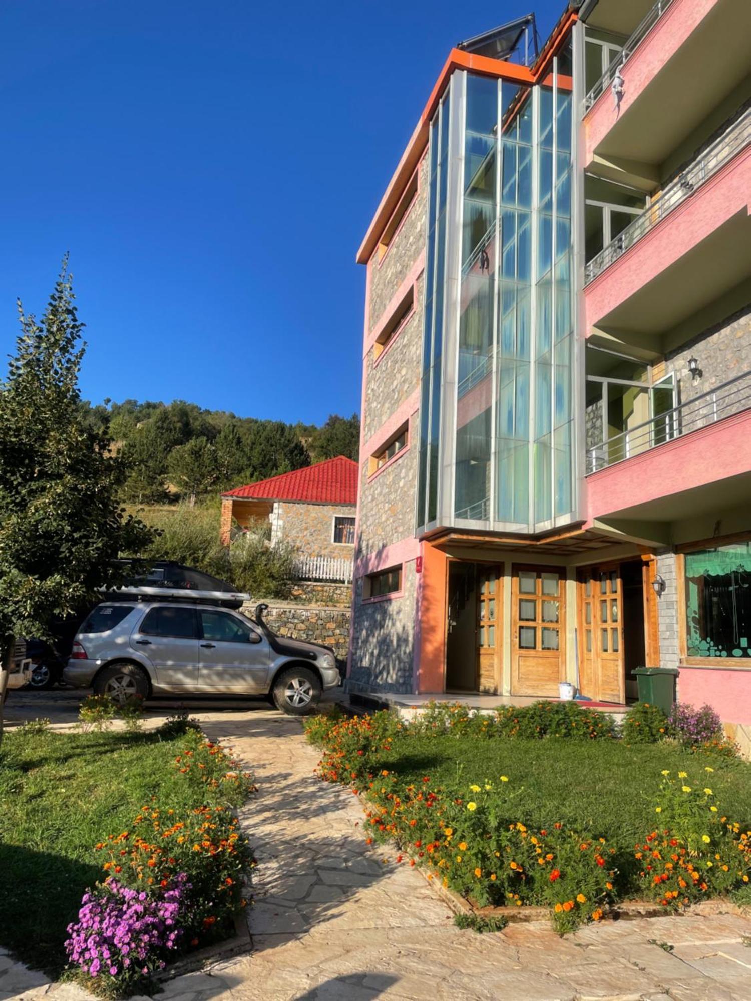 Lura Hotel Fushe-Lure Ngoại thất bức ảnh