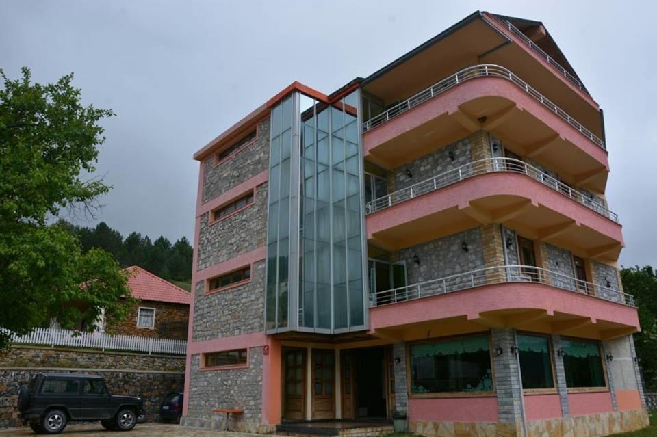 Lura Hotel Fushe-Lure Ngoại thất bức ảnh
