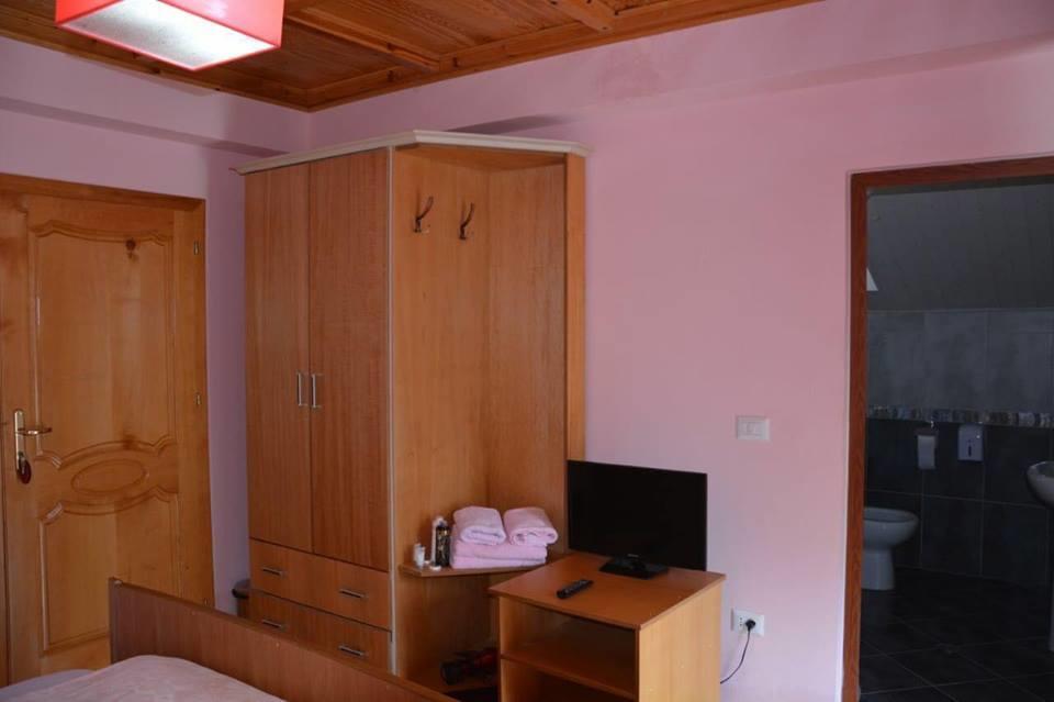 Lura Hotel Fushe-Lure Ngoại thất bức ảnh